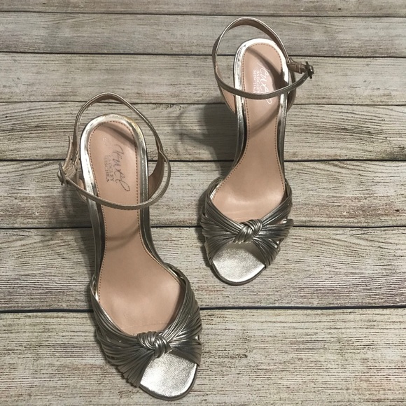 Ankle Strap Sandal | Badgley Mischka - Picture 2 of 7